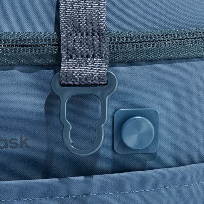 carryouttm-soft-cooler-30-l-h9 250815_hydro_cooler_details_14856_2_5.jpg