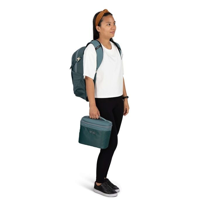 osprey-axis-x-hydro-flask-campus-essentials-bundle-e1 axisxhydroflask_s26_onbody1_cascadeblue_10007249_2.jpg