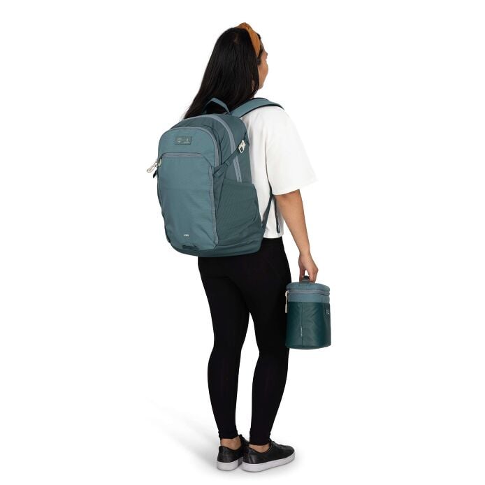 osprey-axis-x-hydro-flask-campus-essentials-bundle-e1 axisxhydroflask_s26_onbody2_cascadeblue_10007249_2.jpg