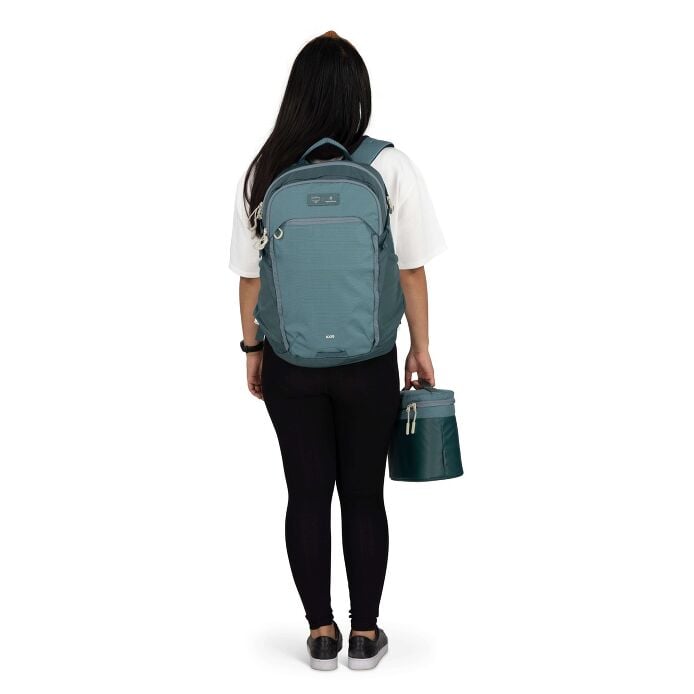 osprey-axis-x-hydro-flask-campus-essentials-bundle-e1 axisxhydroflask_s26_onbody3_cascadeblue_10007249_2.jpg