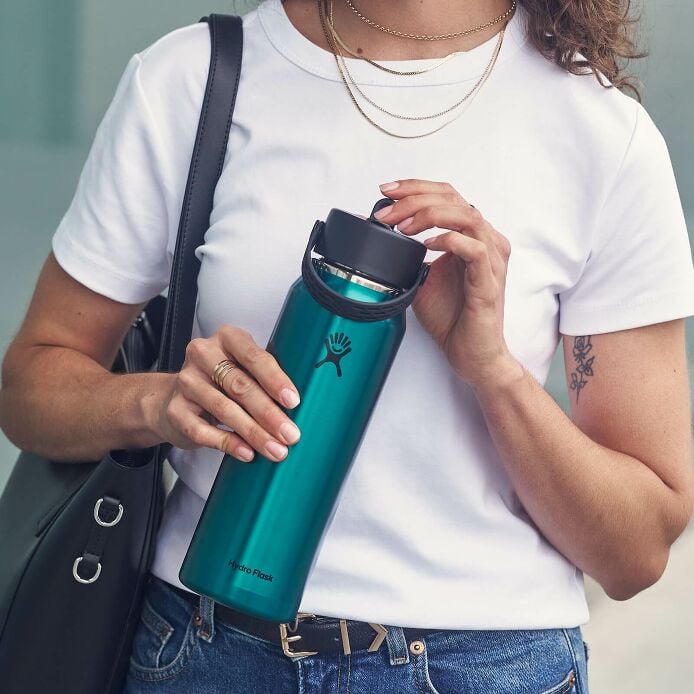 32-oz-lightweight-flex-straw-bottle-v2 hf_s26_lightweight_mcinnis_5167_2_3.jpg