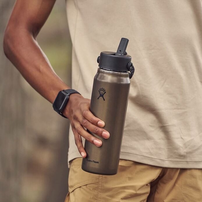 32-oz-lightweight-flex-straw-bottle-v2 hf_s26_lightweight_mcinnis_6345_2_3.jpg