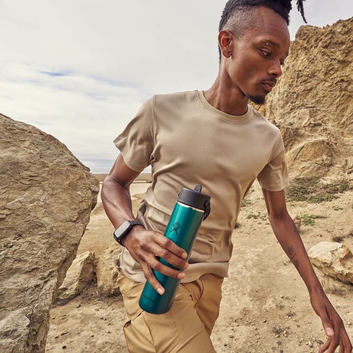 24-oz-lightweight-flex-straw-bottle-z5 hf_s26_lightweight_mcinnis_6828_4.jpg