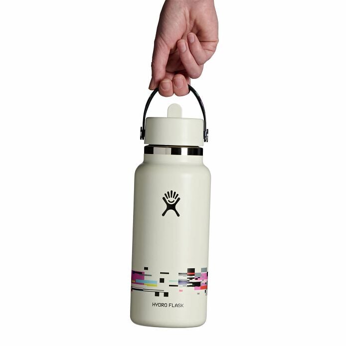 glitch-collection-32-oz-bottle-with-flex-straw-cap-d5 le26-w32-1006-32-oz-wide-flex-straw-cap-glitch-white-hb.jpg